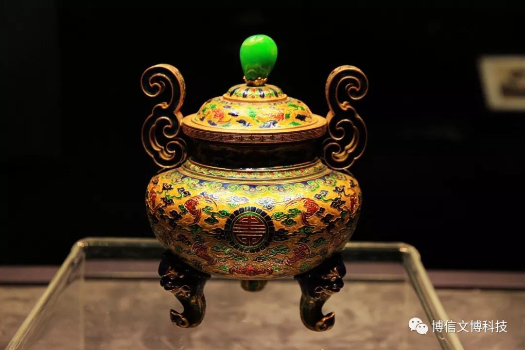 文物展櫃中的文物 文物展櫃中的文物